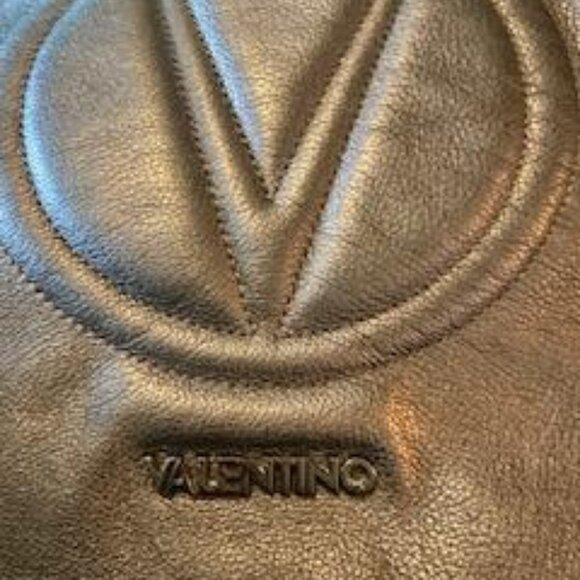 Valentino "Original" Verra Signature V-Logo Tote Retailed @$1,095 - Picture 4 of 13
